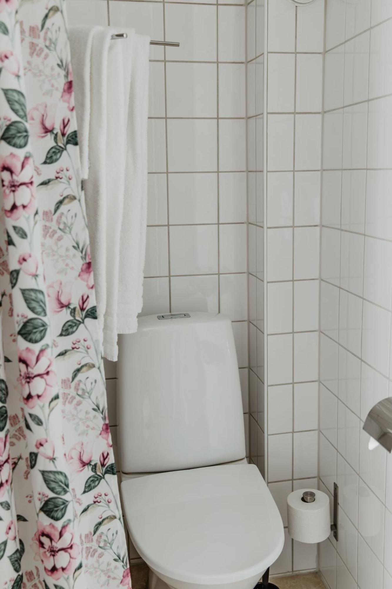 Slottsparken Motel Хускварна Экстерьер фото