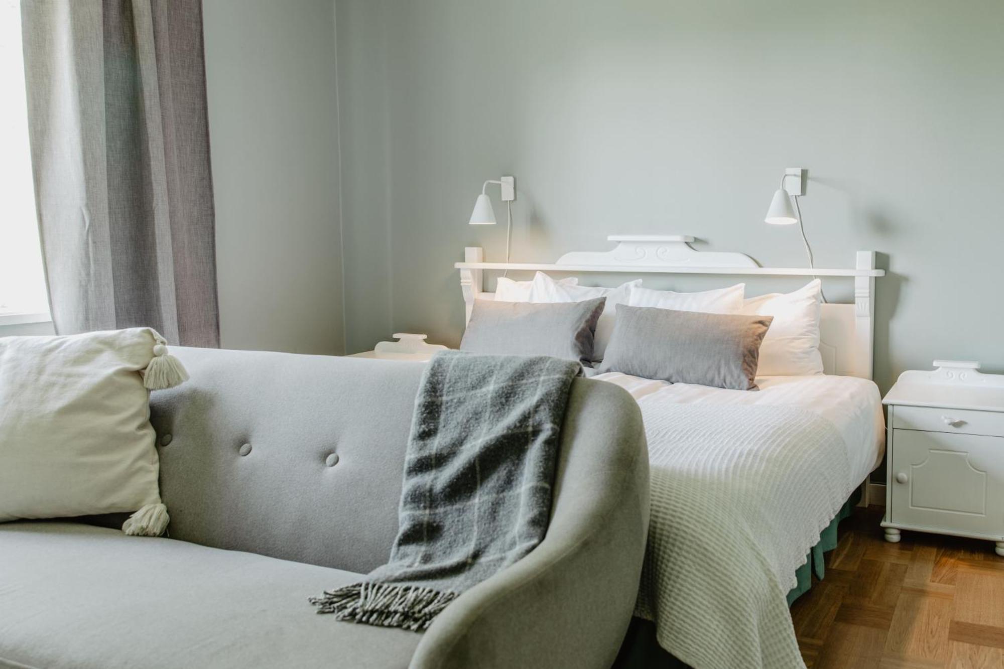 Slottsparken Motel Хускварна Экстерьер фото