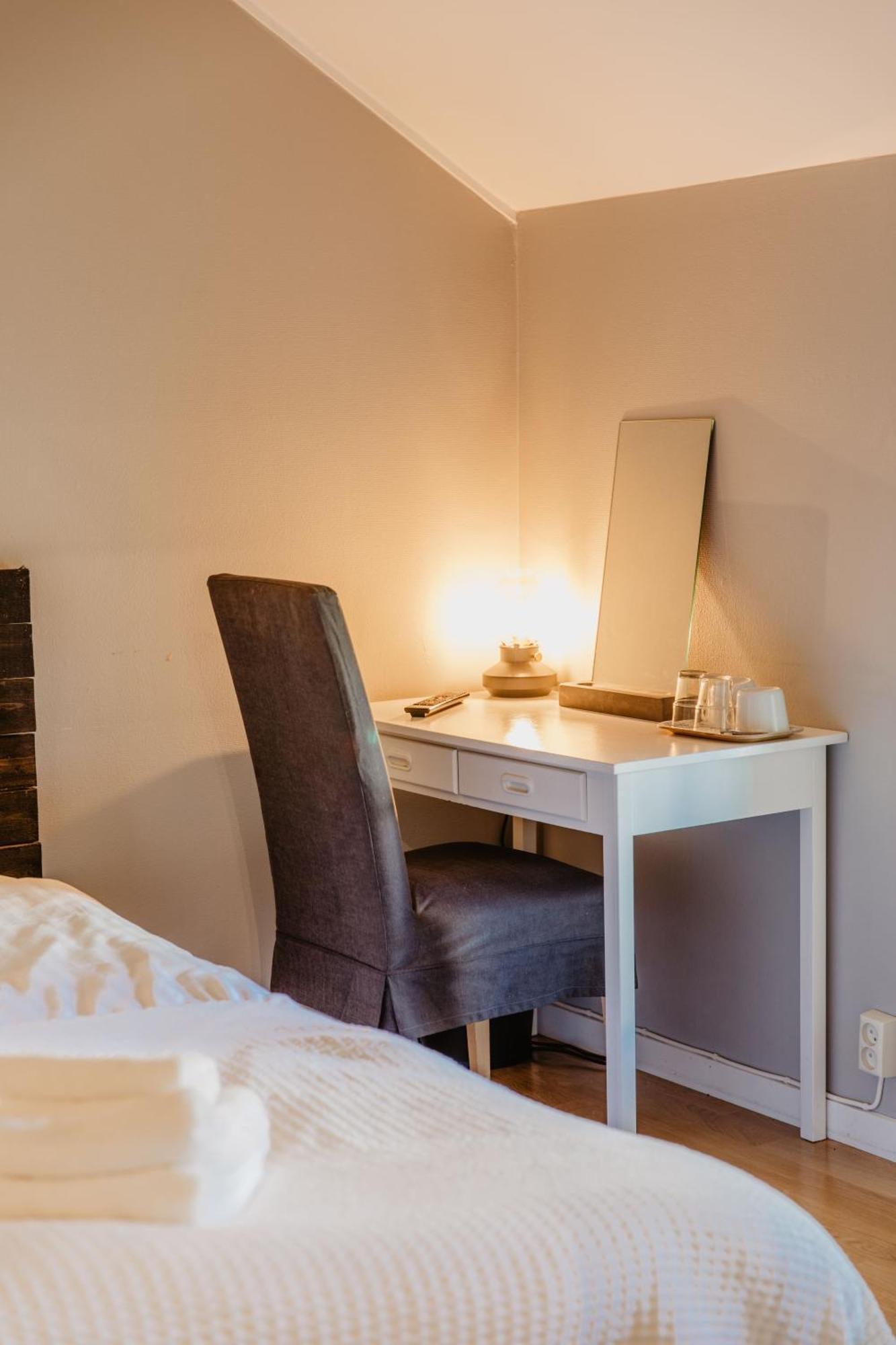 Slottsparken Motel Хускварна Экстерьер фото