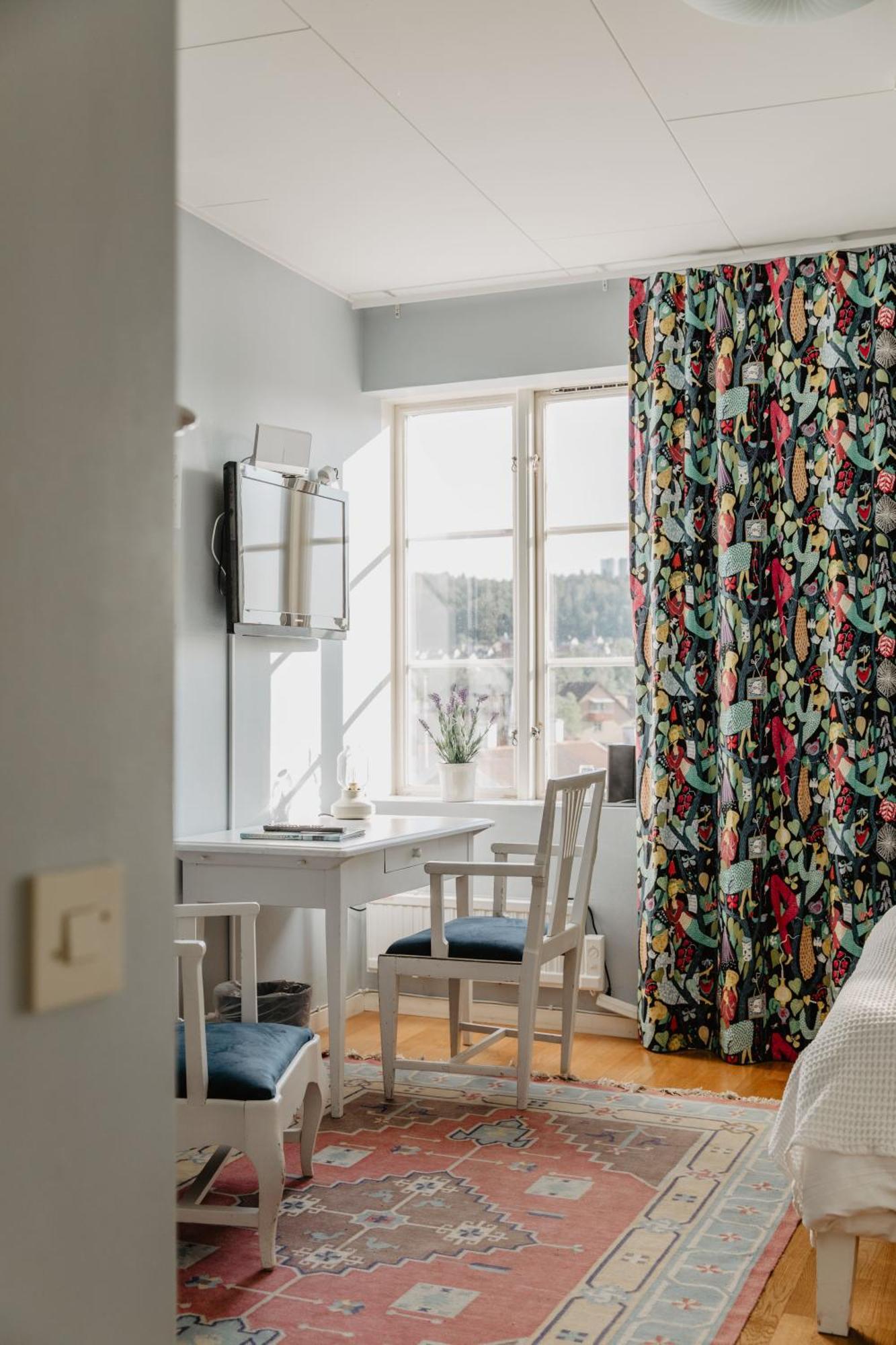Slottsparken Motel Хускварна Экстерьер фото